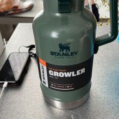 Термос для пива STANLEY Classic 1,9L Темно-зеленый